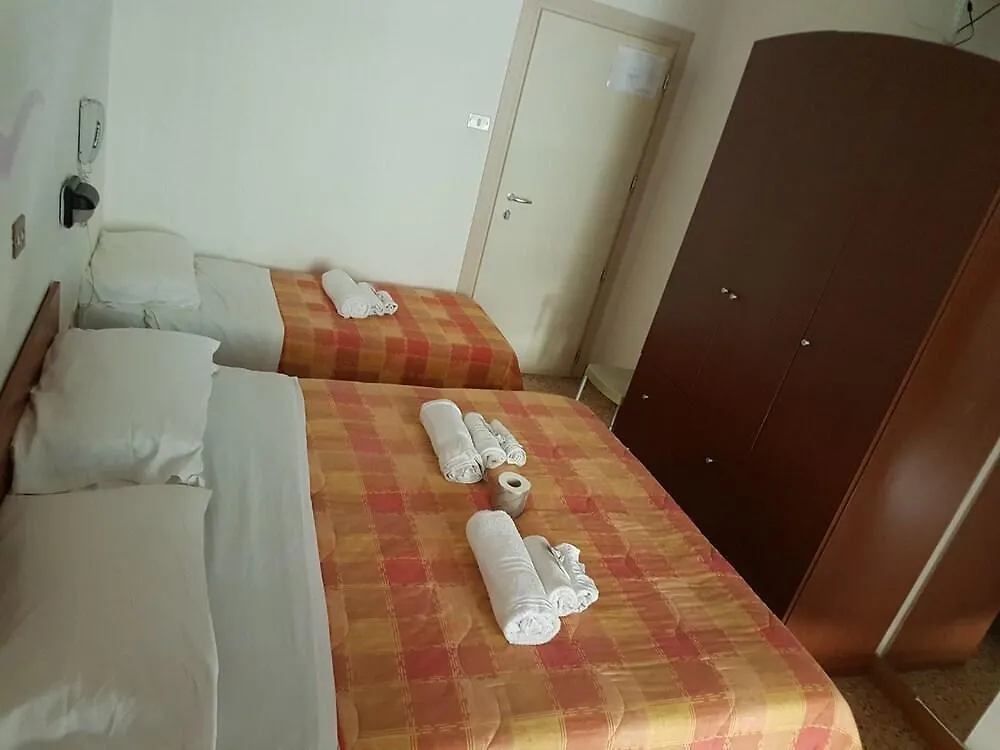 רימיני Hotel Criss