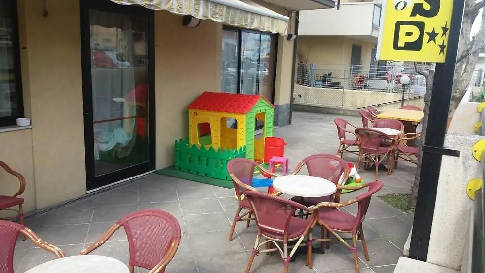 רימיני Hotel Criss