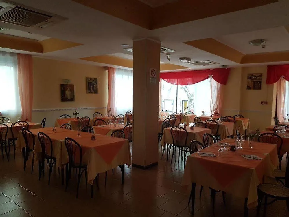 רימיני Hotel Criss