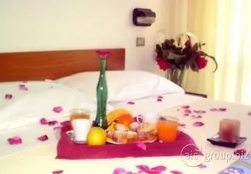 רימיני Hotel Criss