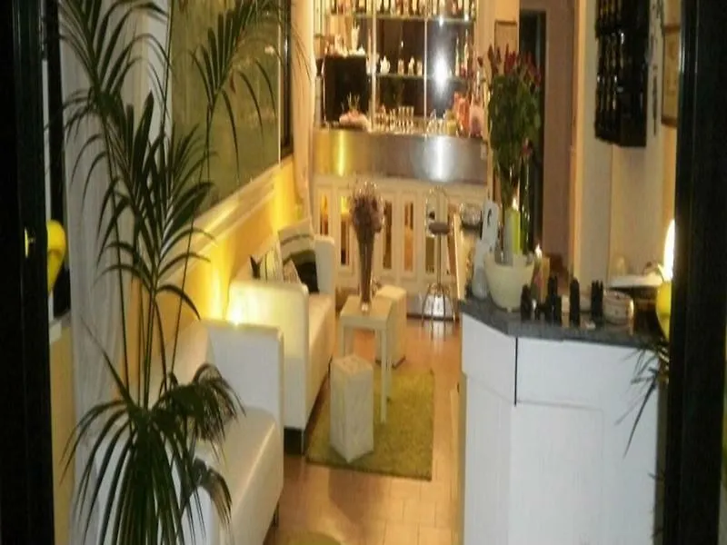 רימיני Hotel Criss