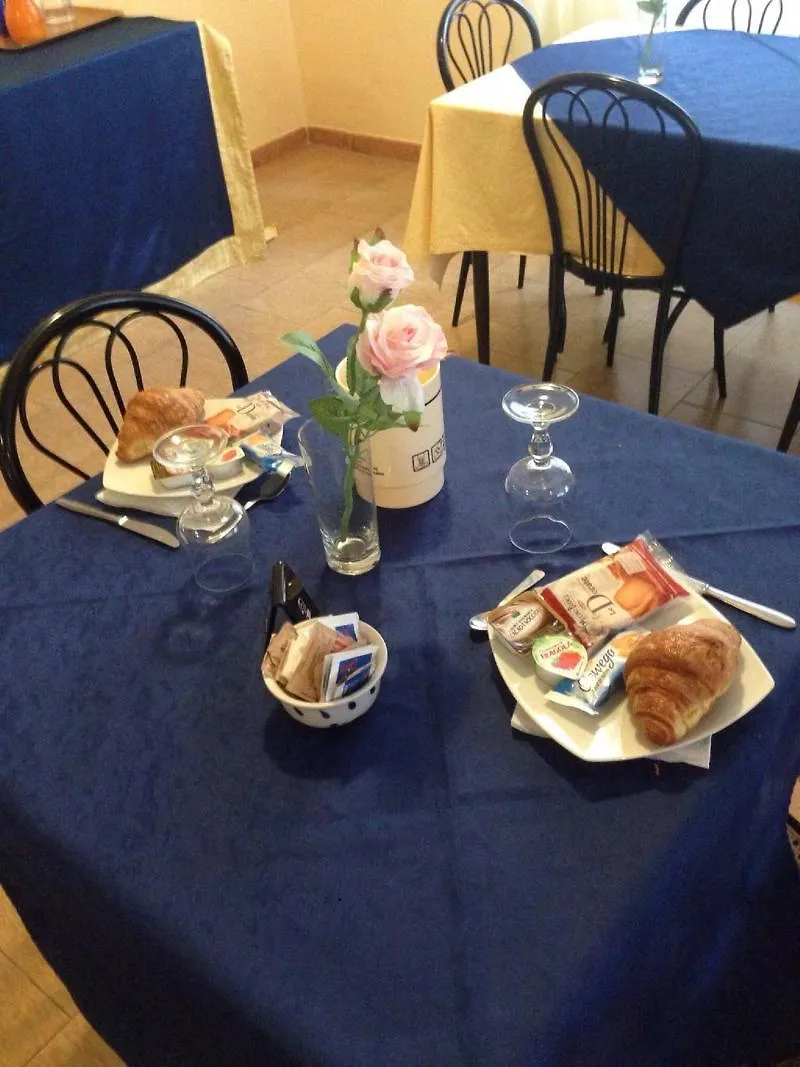 רימיני Hotel Criss
